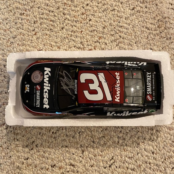 Autographed Jeff Burton NASCAR 1:24- Scale Stock Car - Picture 2 of 6